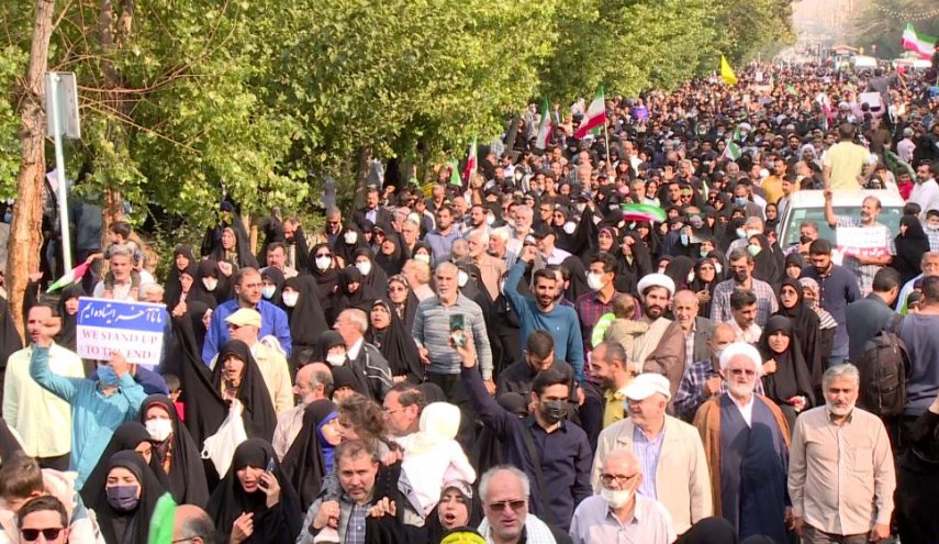 ايران.. مسيرات حاشدة تندد بالاعتداء الإرهابي بمدينة شيراز
