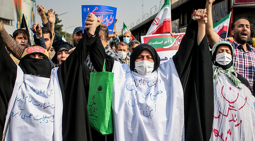 صور .. اهالي طهران ينظمون تظاهرات استنكارا لجريمة شيراز
