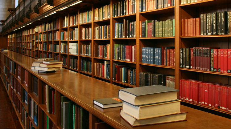 الكشف عن مرتبة إيران في تطوير المكتبات العامة في المنطقة