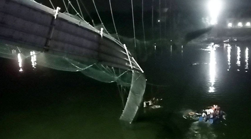 ارتفاع حصيلة ضحايا انهيار جسر في الهند إلى 120 قتيلا