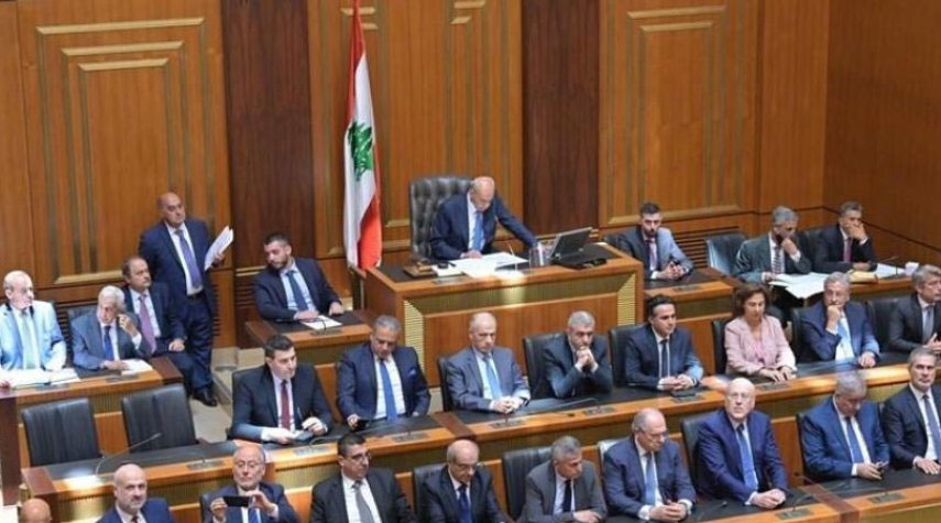 البرلمان اللبناني يوصي بمضي حكومة تصريف الأعمال قدماً بمهامها