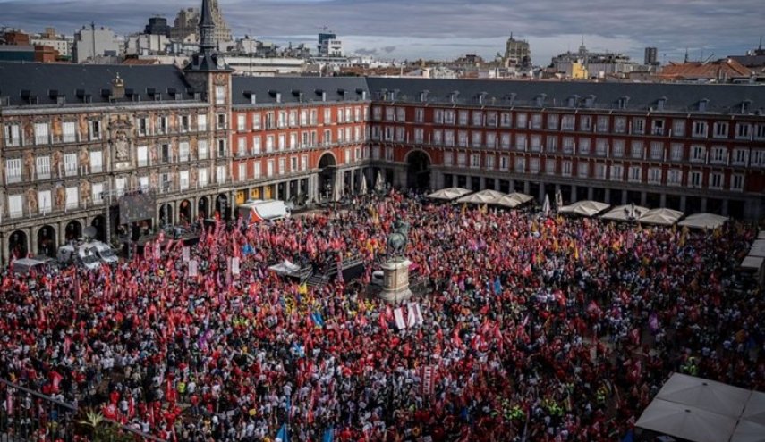 تظاهرات في مدريد تطالب بزيادة الأجور