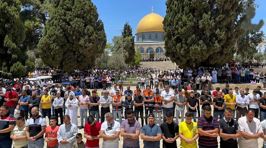 60 ألف فلسطيني يؤدون صلاة الجمعة في المسجد الأقصى