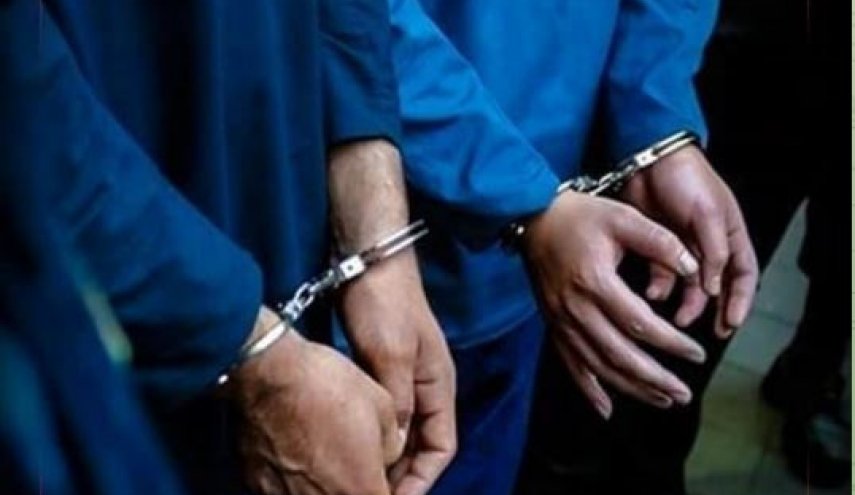 اعتقال 11 شخصا هاجموا سيارة للشرطة في كرج