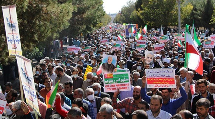 نواب البرلمان الإيراني يشيدون بالمشاركة الحماسية للشعب في مسيرات 4 نوفمبر