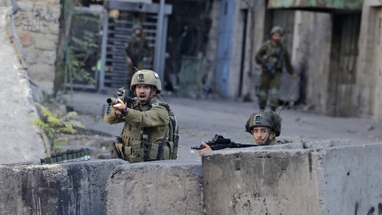 الجيش الإسرائيلي يعتقل 11 فلسطينيا في الضفة الغربية