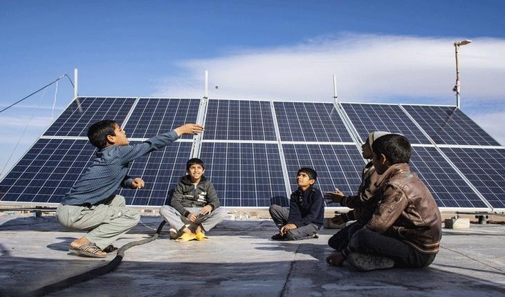 إيران تركب 1200 وحدة للطاقة الشمسية في القرى النائية