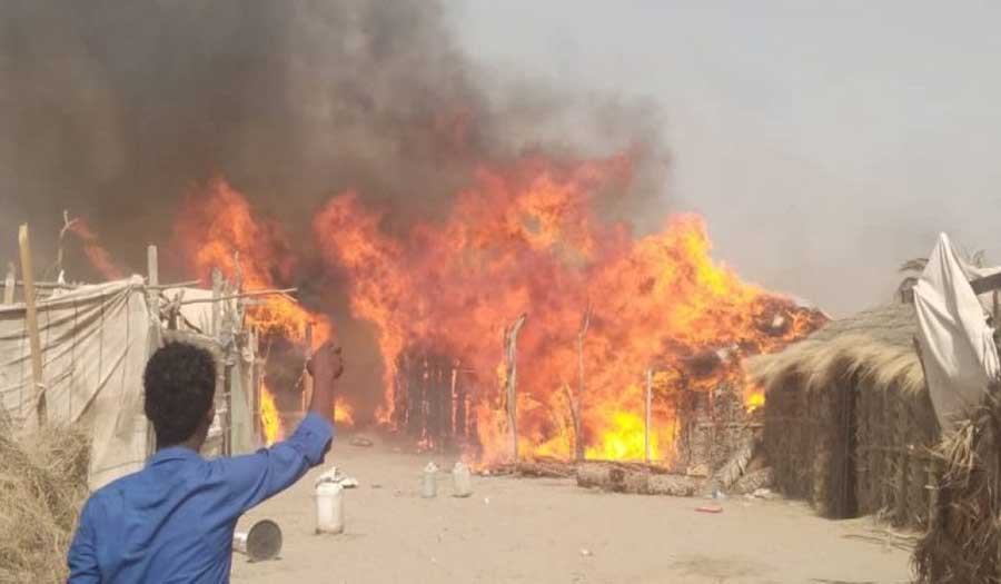 صنعاء تدين جريمة إحراق مخيم النازحين في الحديدة