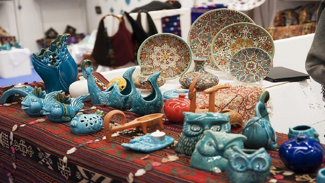 بالصور من إيران.. إقامة معرض الفنون اليدوية في سمنان