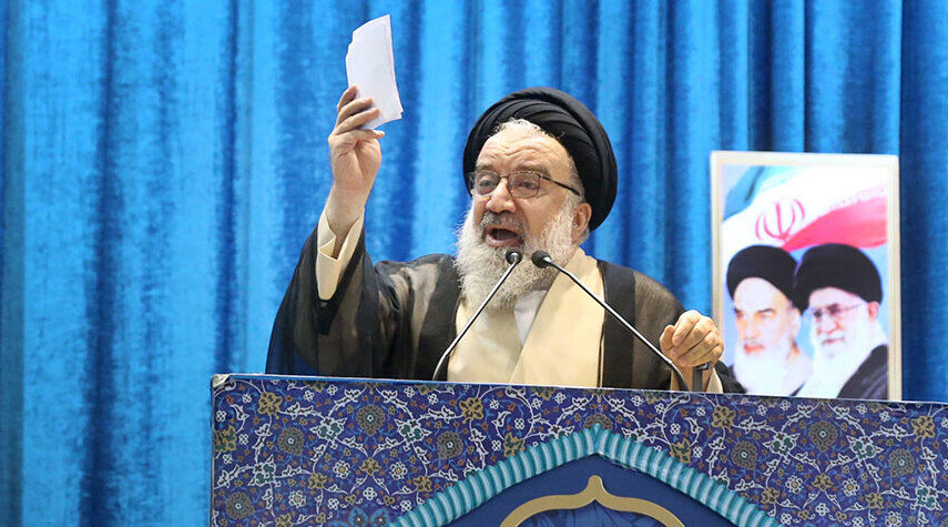 خطيب جمعة طهران: مثيرو الشغب يهدفون الى إسقاط النظام الإسلامي وزعزعة الأمن