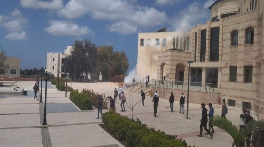 قوات الإحتلال تقتحم جامعة "خضوري" في طولكرم