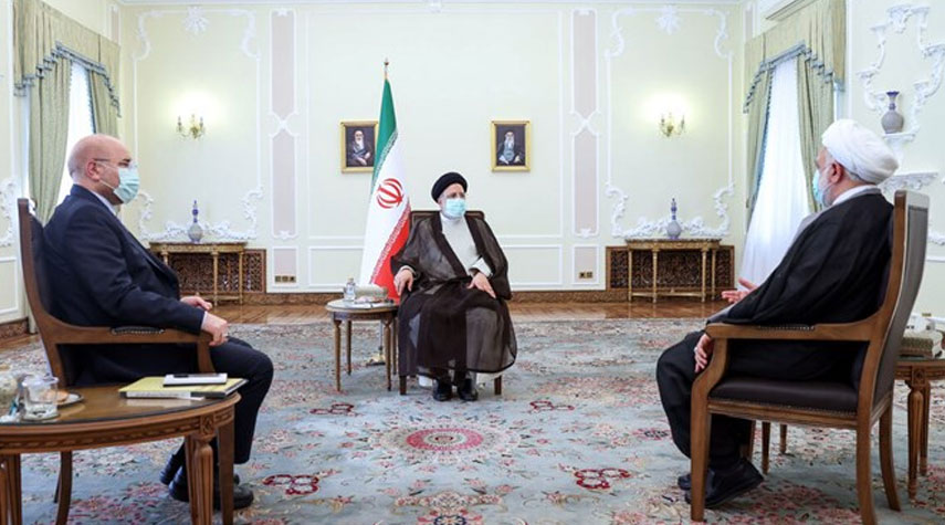 رؤساء السلطات الثلاث في إيران يؤكدون أهمية سرعة متابعة ملفات الفساد الإقتصادي