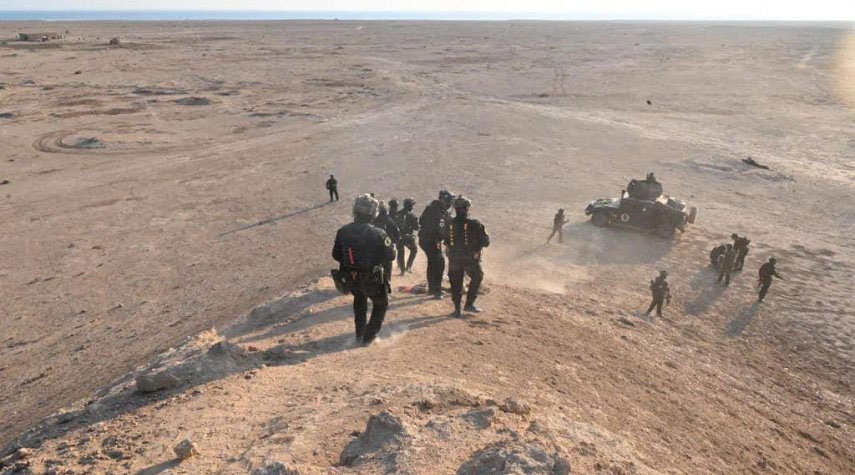 الإطاحة بمجموعة إرهابية في صحراء الأنبار غرب العراق