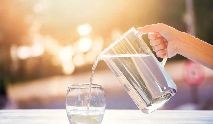 ما هي الكمية المثالية لشرب الماء للرجال والنساء؟