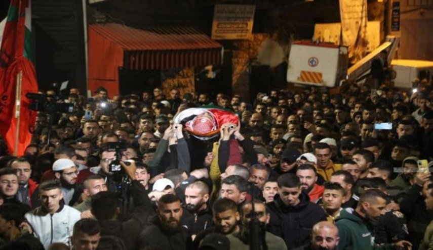 فلسطين المحتلة.. آلاف الفلسطينيين يشيعون جثمان الشهيد بدارنة 