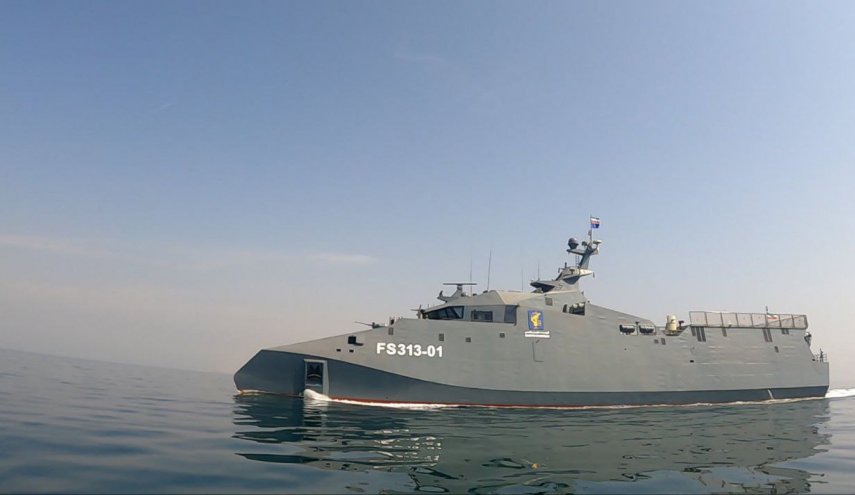 البنتاغون: زورق إيراني يقترب بخطورة من سفن أمريكية في مضيق هرمز