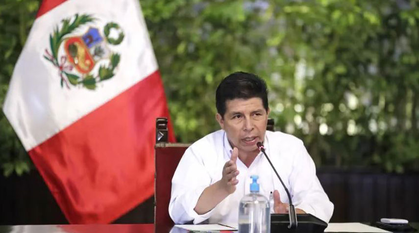 برلمان بيرو يتبنى قرارا بعزل الرئيس كاستيليو