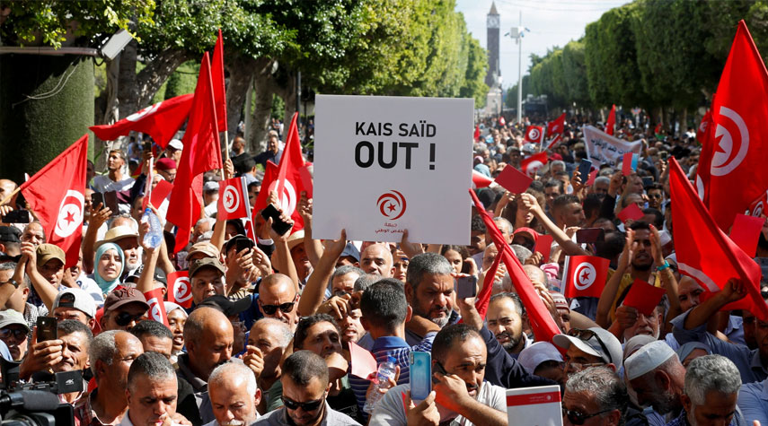 تونس تشهد مسيرة حاشدة تدعو لـ "إسقاط نظام الرئيس قيس سعيّد"