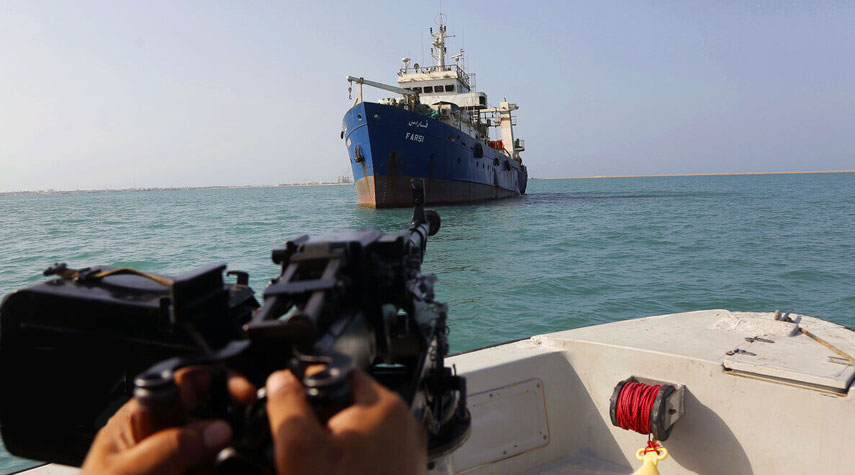 حرس الثورة يضبط سفينة تحمل وقوداً مهرباً في الخليج الفارسي