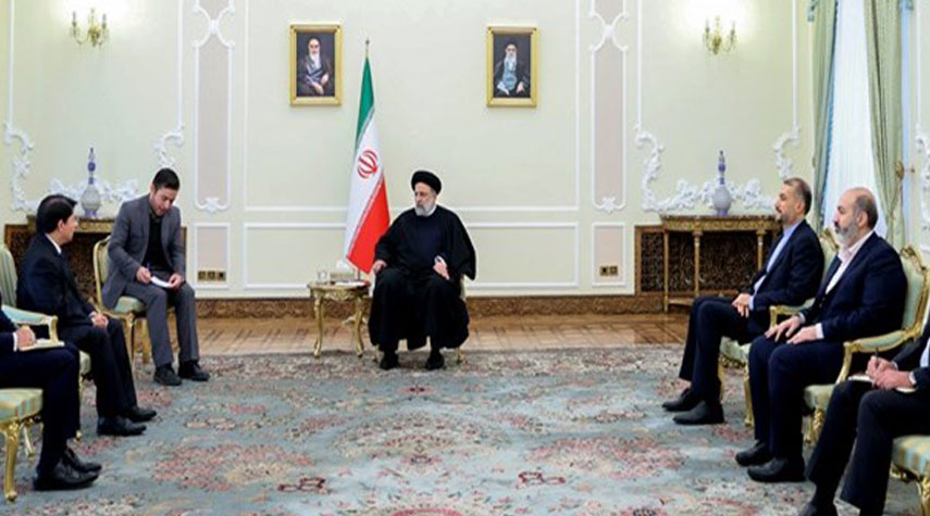 الرئيس الايراني يؤكد على تطوير التعاون بين الدول المقاومة