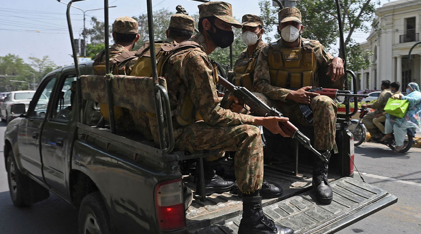 القوات الباكستانية تحرر رهائن وتقتل جميع محتجزيهم