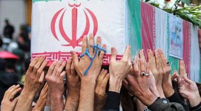بالصور من ايران.. تشييع رفات عدد من شهداء الدفاع المقدس في طهران