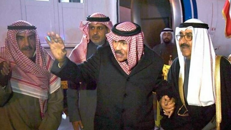 أمير الكويت يعود إلى البلاد قادما من إيطاليا