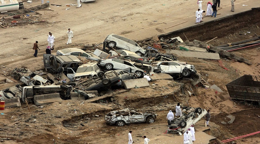 السعودية.. غضب في جدة بعد تجدد السيول وجرفها لآلاف السيارات والمنازل
