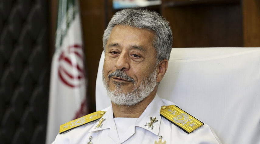 الادميرال سياري: القوة الدفاعية لإيران تعود إلى تضحيات الشهداء