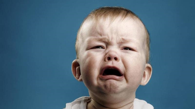 جهاز يكشف سبب بكاء طفلك في 10 ثوان فقط!