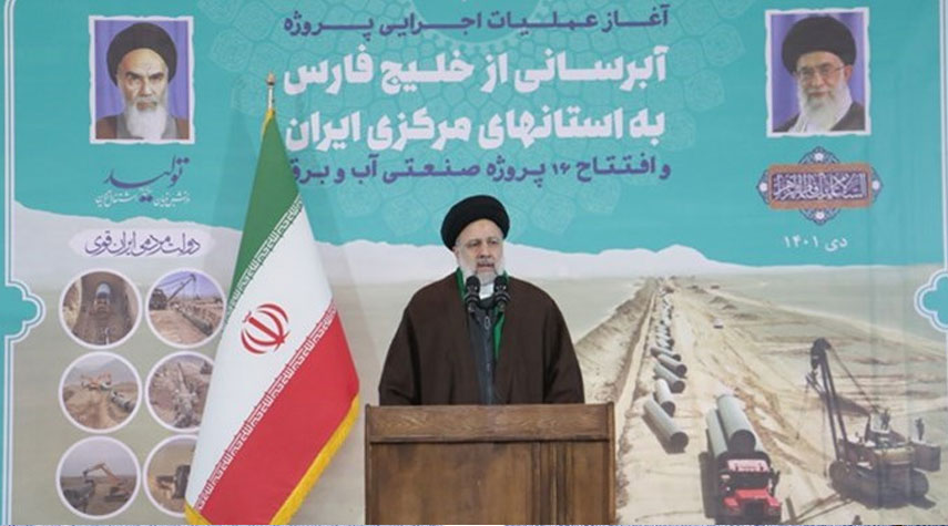 الرئيس الايراني يفتتح مشاريع اقتصادية في محافظة يزد