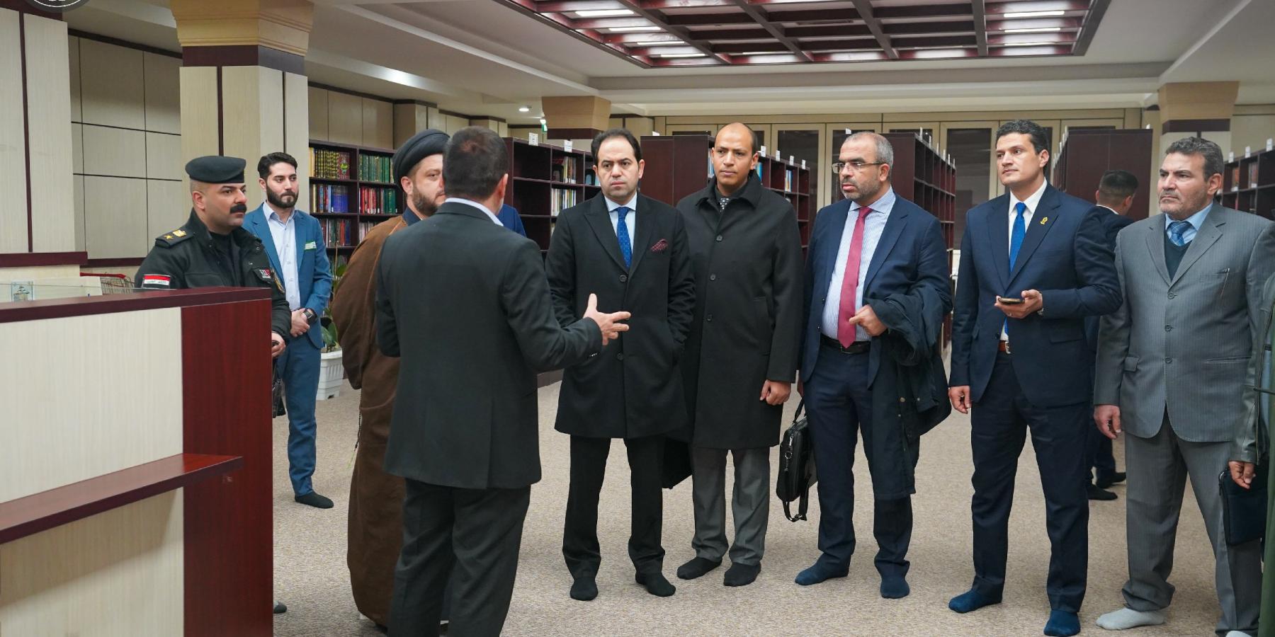 وفد مصري يزور مكتبة الروضة الحيدرية