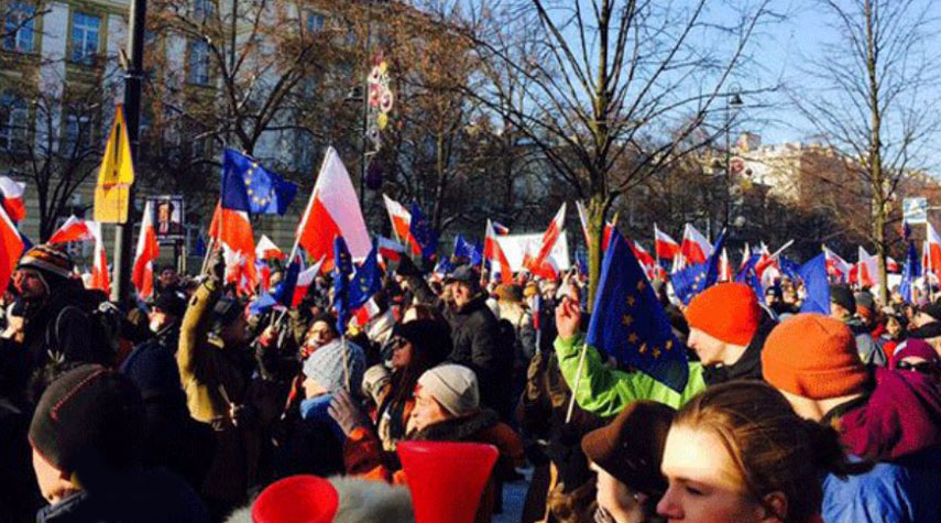 وارسو... احتجاجات على مشاركة بولندا في حرب اوكرانيا