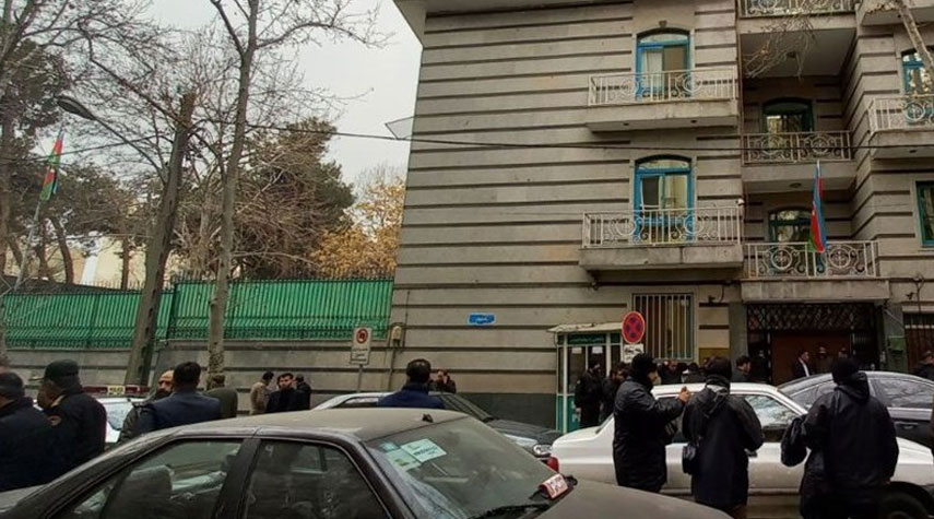 مقتل شخص في اعتداء على السفارة الأذربيجانية بطهران