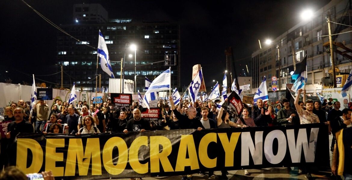 عشرات الآلاف من الإسرائيليين يتظاهرون ضد نتن ياهو