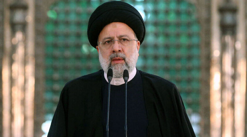 رئيسي: الثورة الإسلامية بقيت صامدة رغم مؤامرات الاعداء