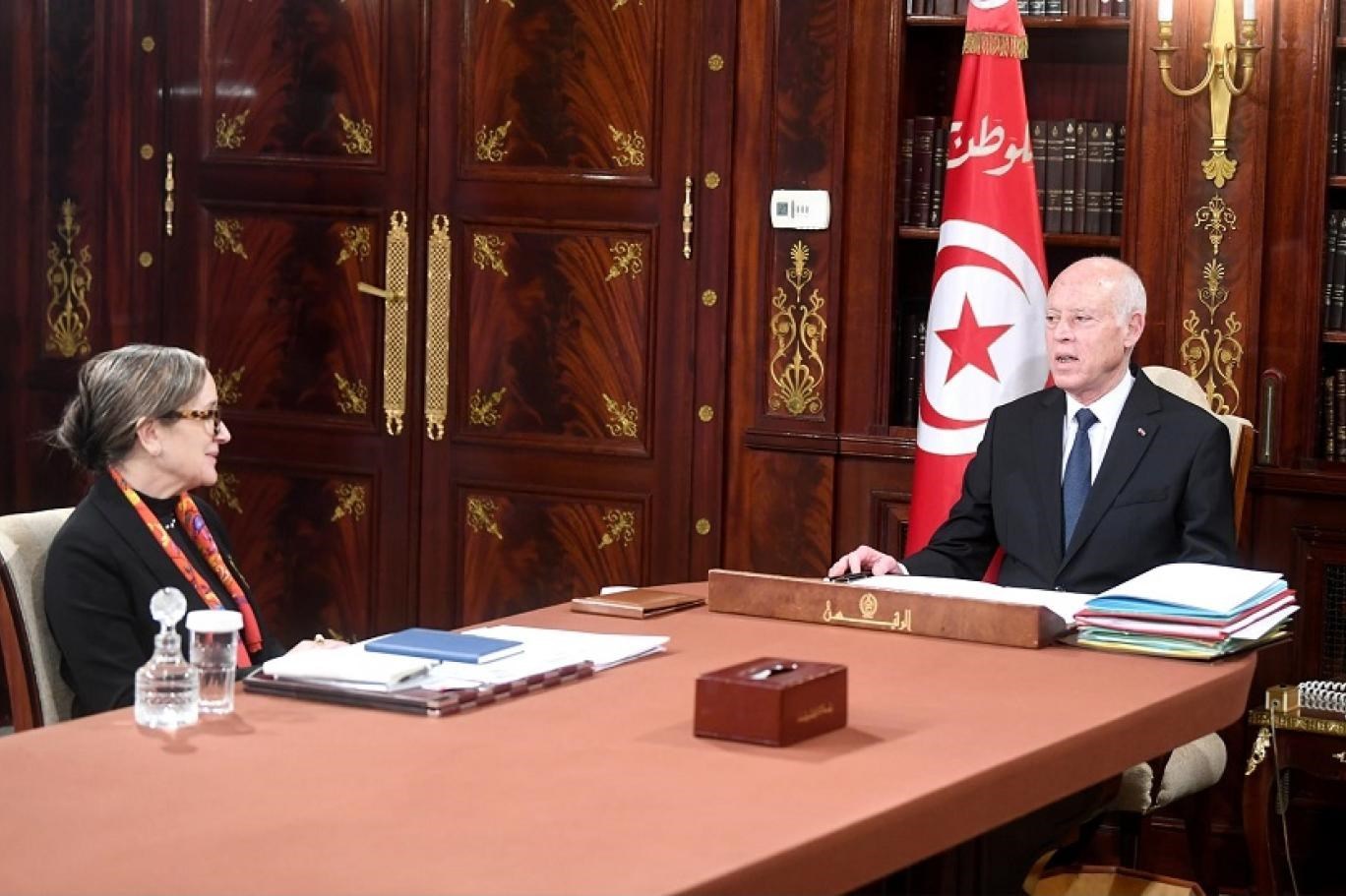 الرئيس التونسي يقيل وزيرين من دون ذكر الأسباب