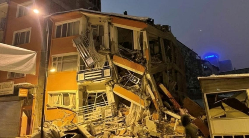 ارتفاع حصيلة زلزال تركيا الى 284 قتيلاً وأكثر من 2300 جريح