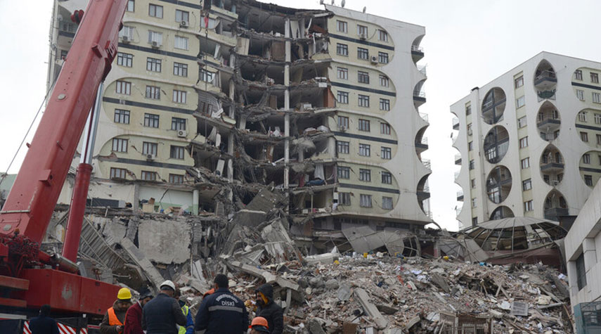 ارتفاع حصيلة ضحايا زلزال تركيا المدمر إلى 3549 قتيلاً و22168 جريحاً