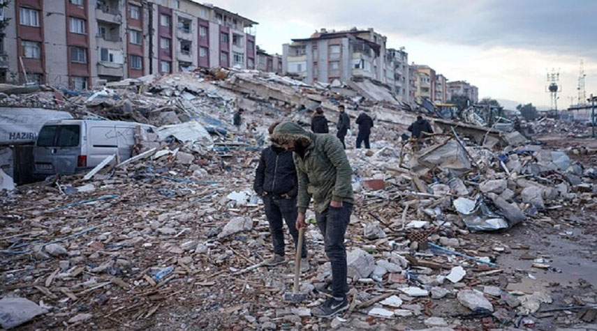 حصيلة الزلزال المدمّر في تركيا وسوريا تتجاوز 8000 قتيل وعشرات آلاف الجرحى
