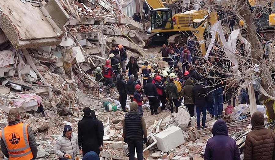 “شارلي إيبدو” تثير الانتقادات مجددا بعد رسم حول زلزال تركيا