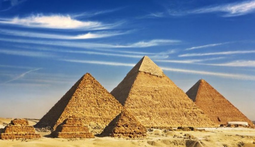 علماء يكشفون النقاب عن شكل الأهرامات عند بنائها