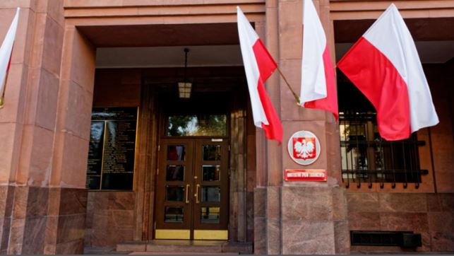 بولندا تعزل خريجي جامعة موسكو من مناصبهم