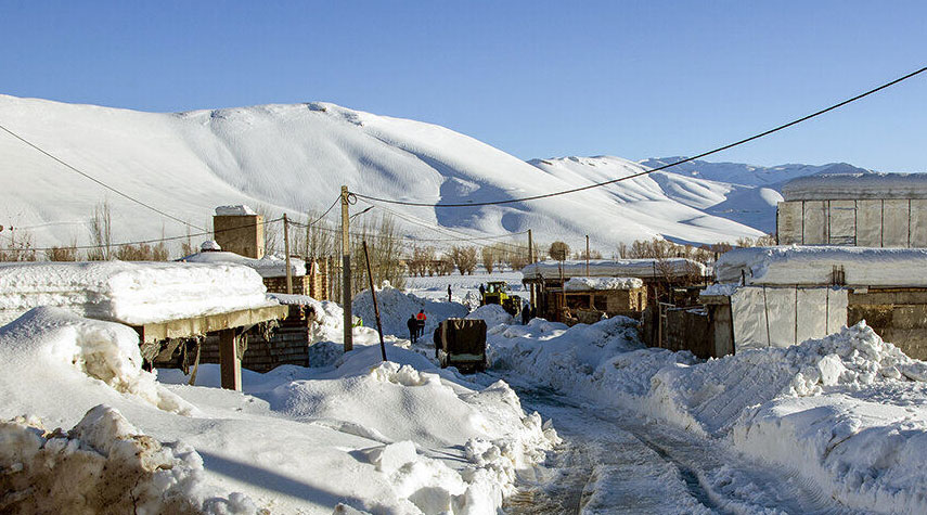 صور .. تساقط كثيف للثلوج بمدينة كوهرنك الايرانية