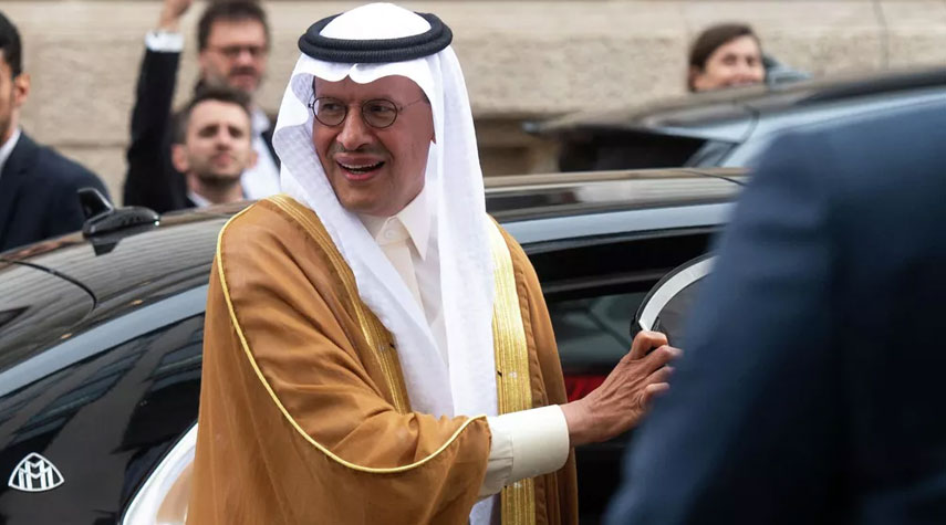 وزير الطاقة السعودي ينتقد وزراء في المملكة
