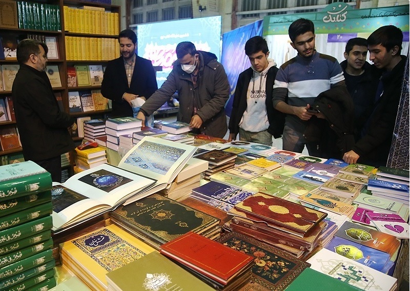 إيران.. إقامة معرض الكتب الدينية في قم المقدسة!