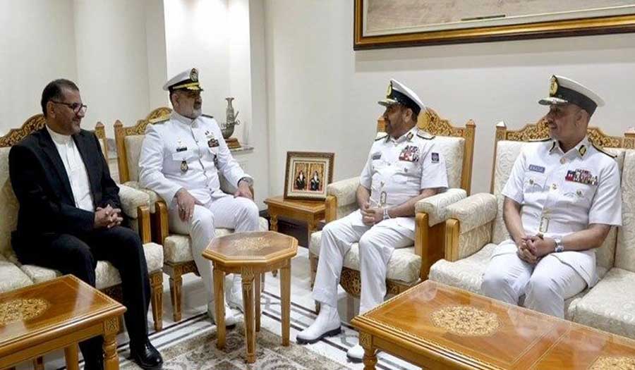 قائد البحرية الإيرانية يلتقي رئيس الأركان العمانية في مسقط