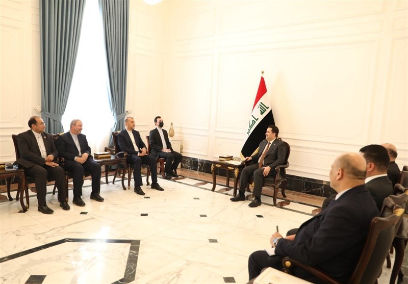 وزير الخارجية الإيراني يلتقي رئيس الوزراء العراقي