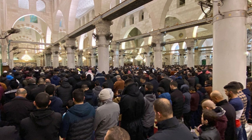 فلسطين المحتلة.. 70 ألفا يقيمون صلاة الجمعة في رحاب المسجد الأقصى