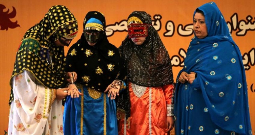 إيران.. افتتاح معرض بوشهر للملابس التقليدية!
